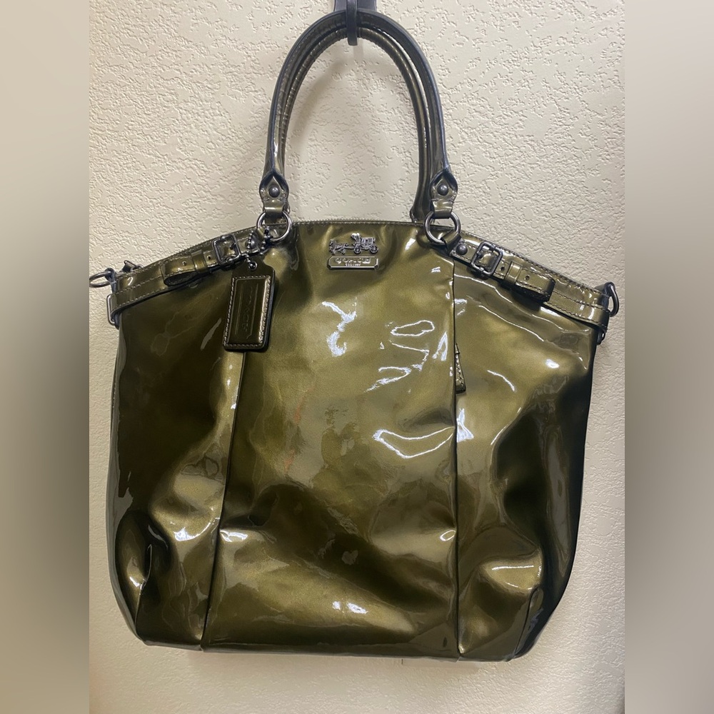 Coach 18627 Madison Pewter Patent Leather Lindsay Satchel with matching Wristlet